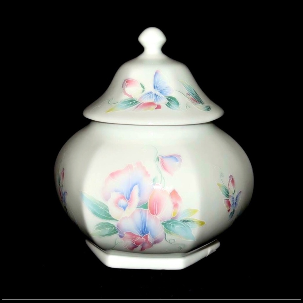 Aynsley LITTLE SWEETHEART Candy Jar & Lid 6 1/4" Tall